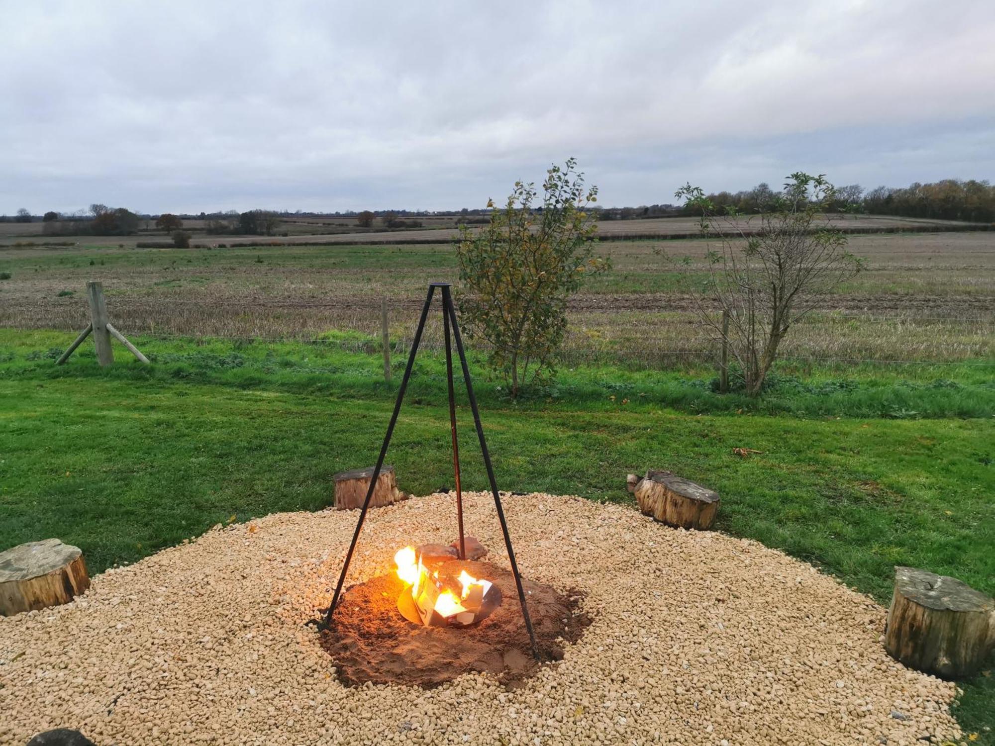 Secret Hot Tub - Heated Dome Lincoln Firepit Projector Apartment Exterior photo